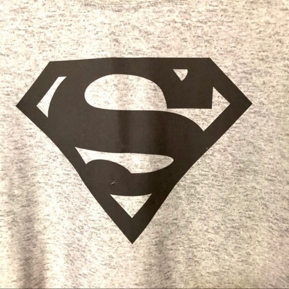 UNDER ARMOUR Superman top size S/M - Picture 3 of 4
